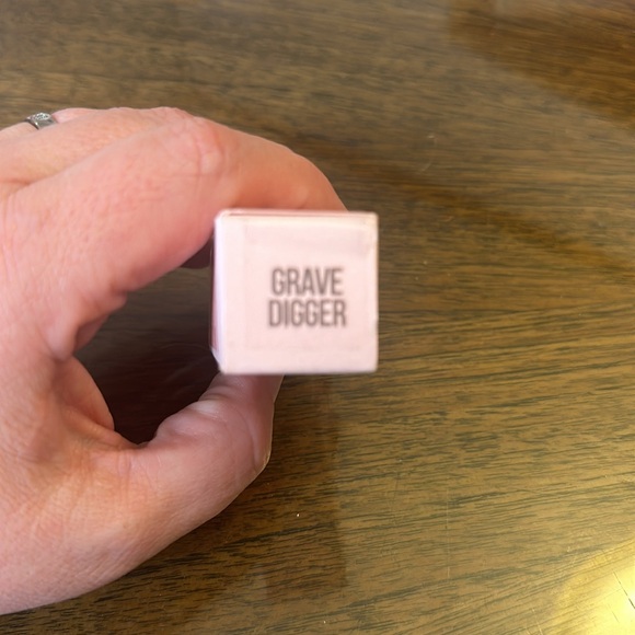 Jeffree Star Grave Digger - Dirty Grey Velvet Trap Lipstick - Picture 6 of 6